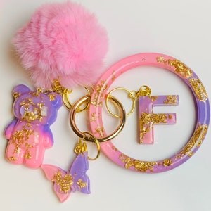 Lila & Rosa Guldflingor Personligt Harts Initial Nyckelringsarmband Set | Anpassad Nyckelringshållare