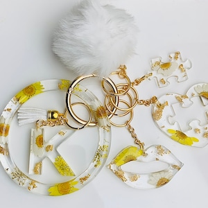 Yellow/White Sunflower & Gold Flakes Floral Personalized Resin Initial Keychain Bracelet Set |Custom Keychain Holder | Custom Keychain