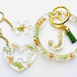 Green Leaves & Gold Flakes Personalized Resin Initial Keychain Bracelet Set|Custom Keychain Holder