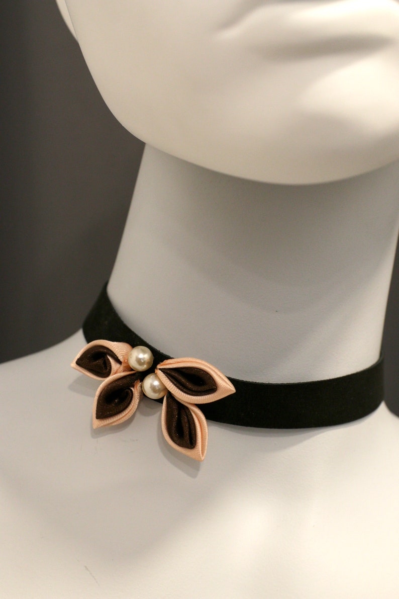 Chorina choker with handmade kanzashi satin leaves with synthetic pearls