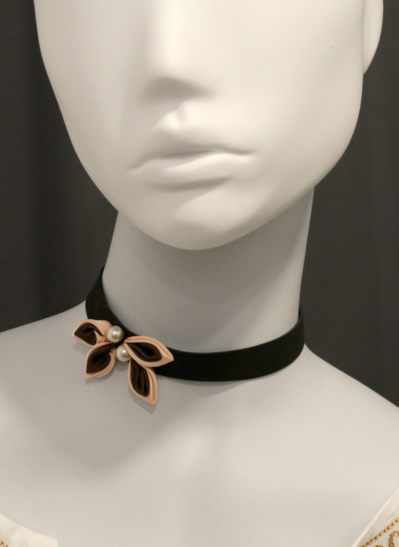 Chorina choker with handmade kanzashi satin leaves with synthetic pearls