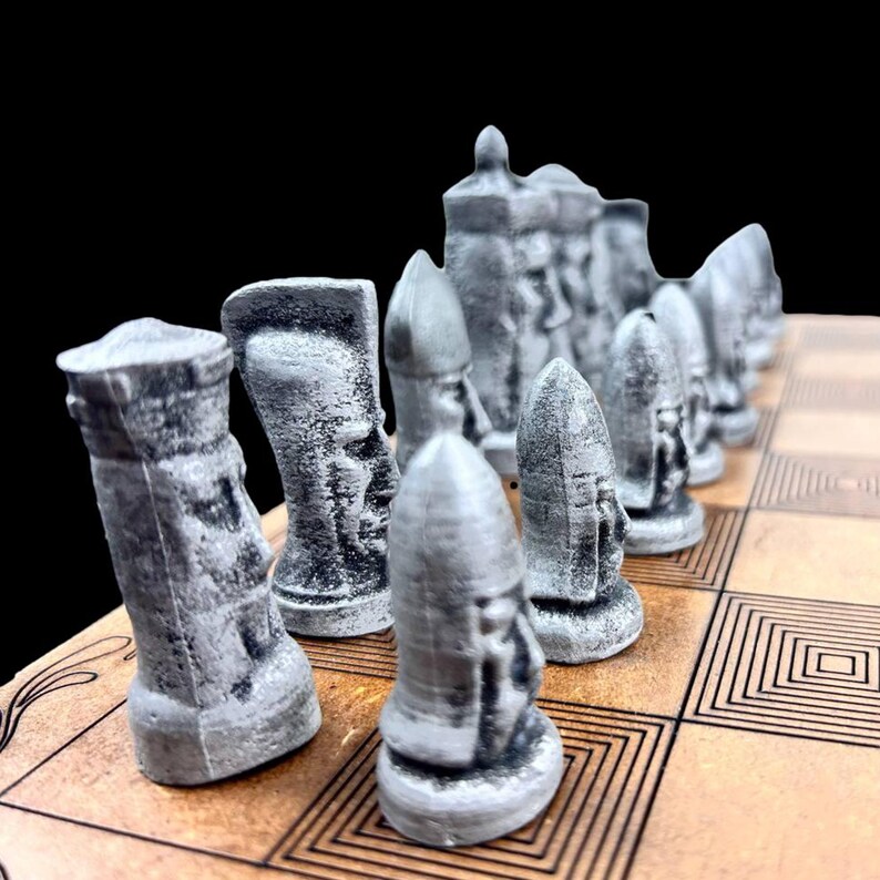 Vip Metalen Schaakspel Met Schaakbord Gotische Figuren Bordspel Gepersonaliseerde schaakbord Brons Zilver afbeelding 4
