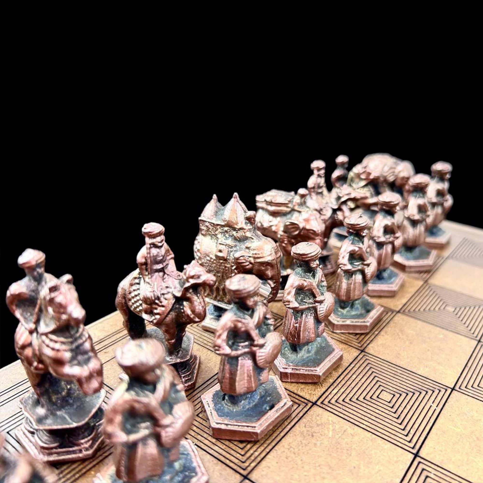手作りの金属製インドチェスセット：パーソナライズされた木製ボード