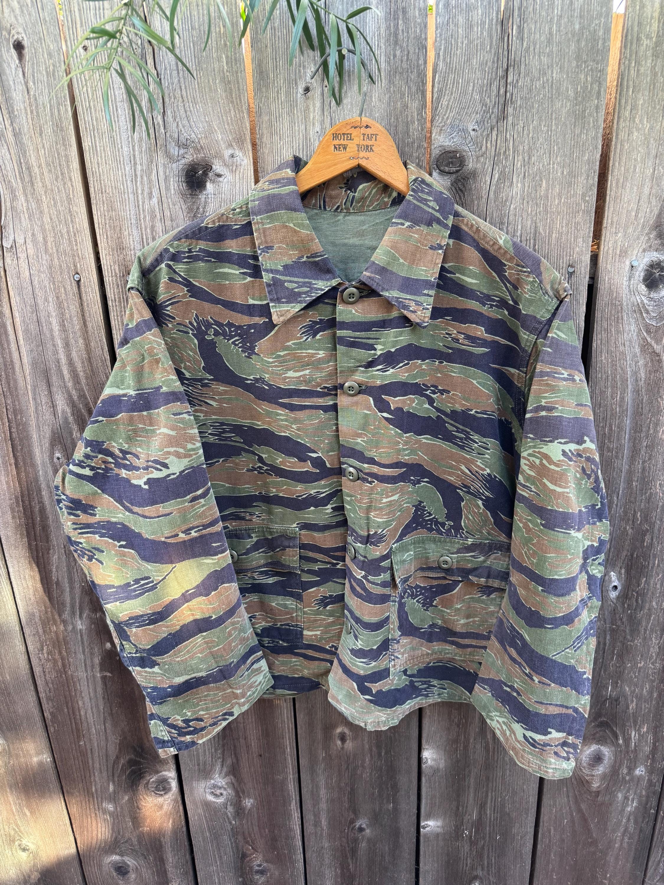 ジャケット・アウター 1960s US ARMY vietnam tiger stripe shirt Vintage 1960s Tiger Stripe Camo Jacket/Pants Set Size Small