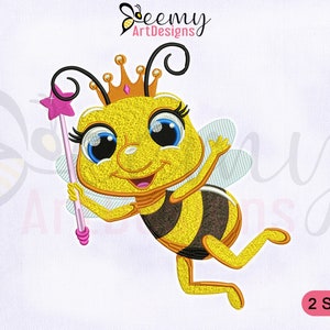 Könnte beinhalten: Eine Cartoon-Biene, die eine goldene Krone trägt und einen rosa Zauberstab hält. Die Biene hat große blaue Augen und einen gelb-schwarz gestreiften Körper. Die Biene fliegt mit ausgebreiteten Flügeln. Das Bild ist für Stickerei.
