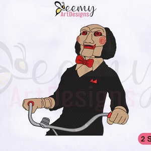Könnte beinhalten: Stickdatei eines fiktiven Charakters mit roter Fliege, der Fahrrad fährt. Der Charakter trägt eine Maske mit einem Spiralmuster und roten Augen. Das Design ist in zwei Größen erhältlich.