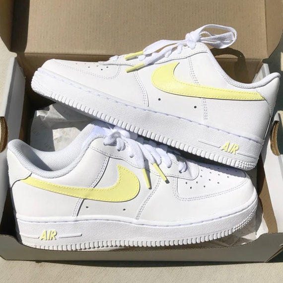 El diseño Pila de cuatro veces Nike Airforce 1 amarillo pastel personalizado - Etsy México