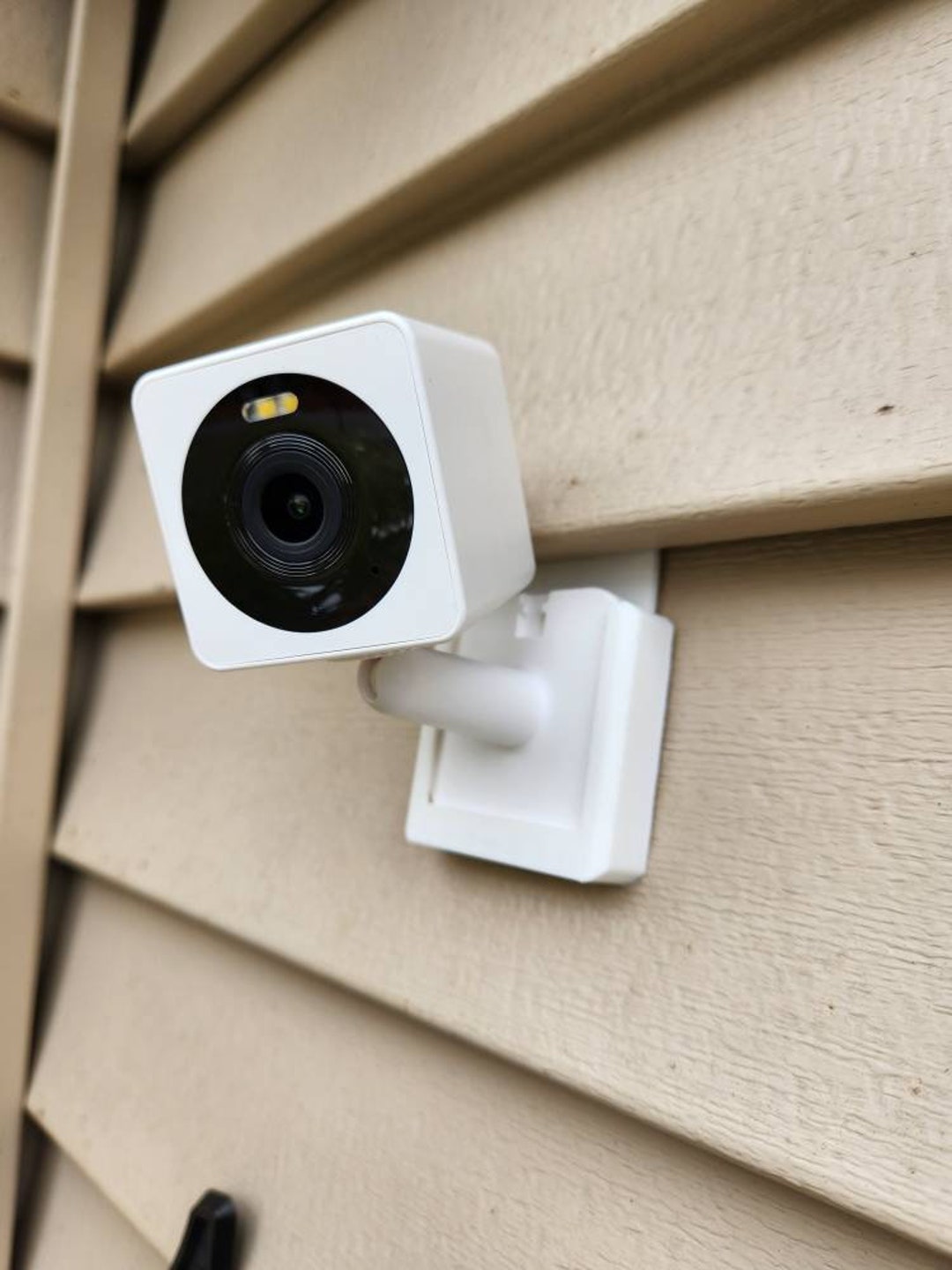 Wyzecam OG Vinyl Siding Mount. Mount Your Camera Without Drilling Holes