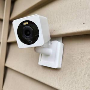 Wyze Cam OG siding clip| Vinyl Siding Mount | Damage-Free Installation | No Drilling Required