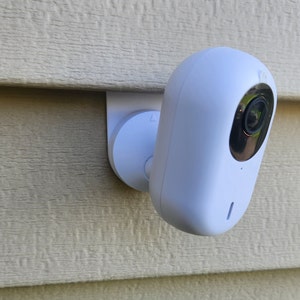 Ubiquiti G3 G4 Instant vinyl siding mount. Mount your camera without drilling holes in your home!