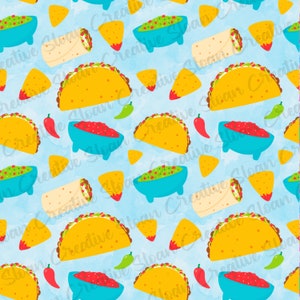 Puede incluir: Un patrón sin costuras que presenta una variedad de alimentos mexicanos, incluyendo tacos, burritos, tazones de salsa y guacamole, y totopos. El fondo es una acuarela de color azul claro.