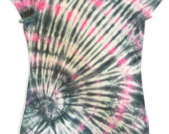 T-shirt a spirale rosa e nera, t-shirt tie-dye, t-shirt tinta in cravatta, t-shirt tinta in cravatta, primavera 2021, festa della mamma