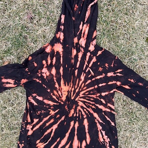 Black reverse tie dye thin lightweight pullover hoodie kangaroo pouch spring 2022, black bleach reverse tie-dye for women, tie dye shirt