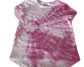 Tie dye T shirt for girls, tie-dye t shirt for girls, tie dye T-shirt for girls, tie-dye T shirt for girls, shibori, tie dye trends, tie dye