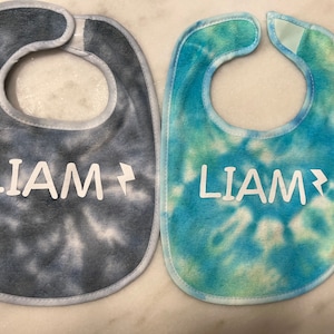 Personalized tie dye baby bib in 100 percent terrycloth, soft and absorbent bright baby bib with custom lettering, baby shower present gift