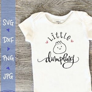 Little Dumpling SVG / Letrado a mano e ilustrado / Lindo bebé recién nacido Onesie / dxf png jpg Archivos de corte digital / Cortador de silueta Cricut