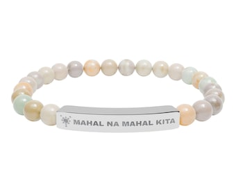 Pulsera elástica de piedra natural con barra grabada personalizada, inspirada en Filipinas. Ideal para San Valentín, bodas, compromisos y cumpleaños.