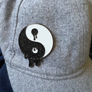 Yin yang glitter enamel pin/ yin yang drip enamel pin/ yin yang pin/ glitter yin yang enamel pin/ soft enamel pin/ dripping yin yang pin