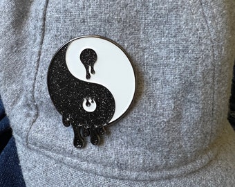 Yin yang glitter enamel pin/ yin yang drip enamel pin/ yin yang pin/ glitter yin yang enamel pin/ soft enamel pin/ dripping yin yang pin