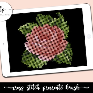 Könnte beinhalten: Eine digitale Illustration einer rosa Rose mit grünen Blättern, die für die Verwendung als Kreuzstich-Pinsel in der Procreate-App gedacht ist.