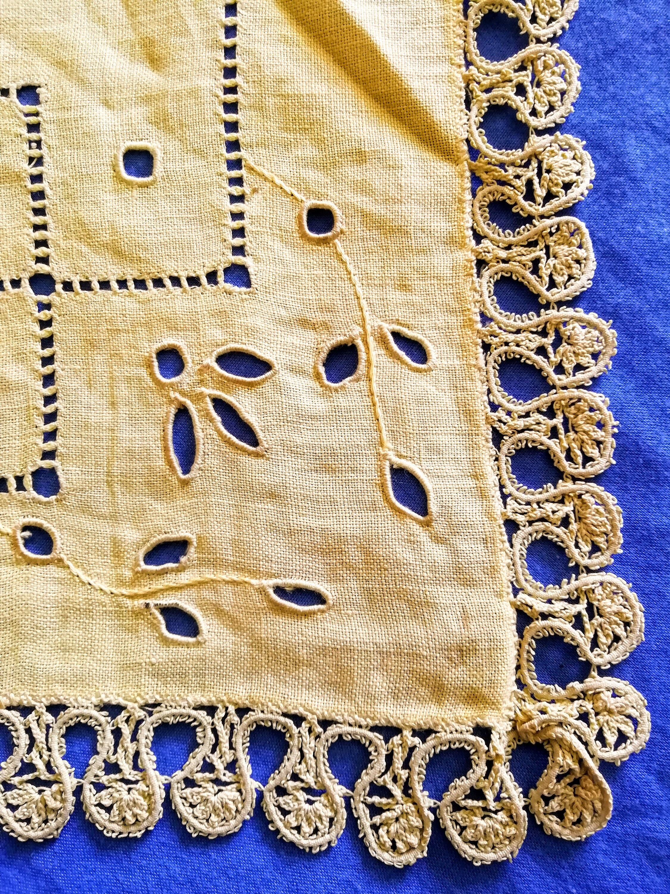 Napperon Français Brodé à La Main