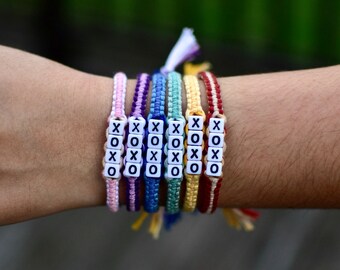 Pulsera de amistad XOXO / Ajustable / Arco iris