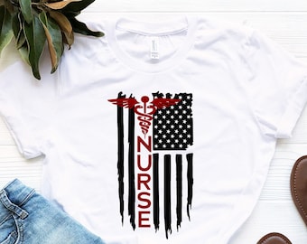 アメリカ国旗柄の看護師シャツ、登録看護師シャツ、看護学校シャツ、心拍看護師シャツ、看護師シャツ、看護師週間シャツ