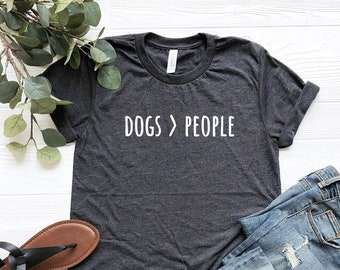 Camiseta Perros sobre Personas, Camiseta Perros > Personas, Regalo Dog Lover, Camisa Dog Mom, Camisa Dog, Camisa Dogs Lover