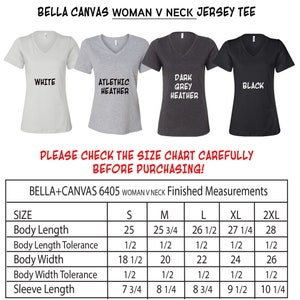 Puede incluir: Tabla de tallas para la camiseta de punto de cuello en V para mujer Bella + Canvas 6405. La tabla muestra las medidas en pulgadas para las tallas S, M, L, XL y 2XL. Las medidas incluyen la longitud del cuerpo, la tolerancia de longitud del cuerpo, el ancho del cuerpo, la tolerancia de ancho del cuerpo y la longitud de la manga.
