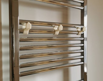 Towel hook for upright towel radiator