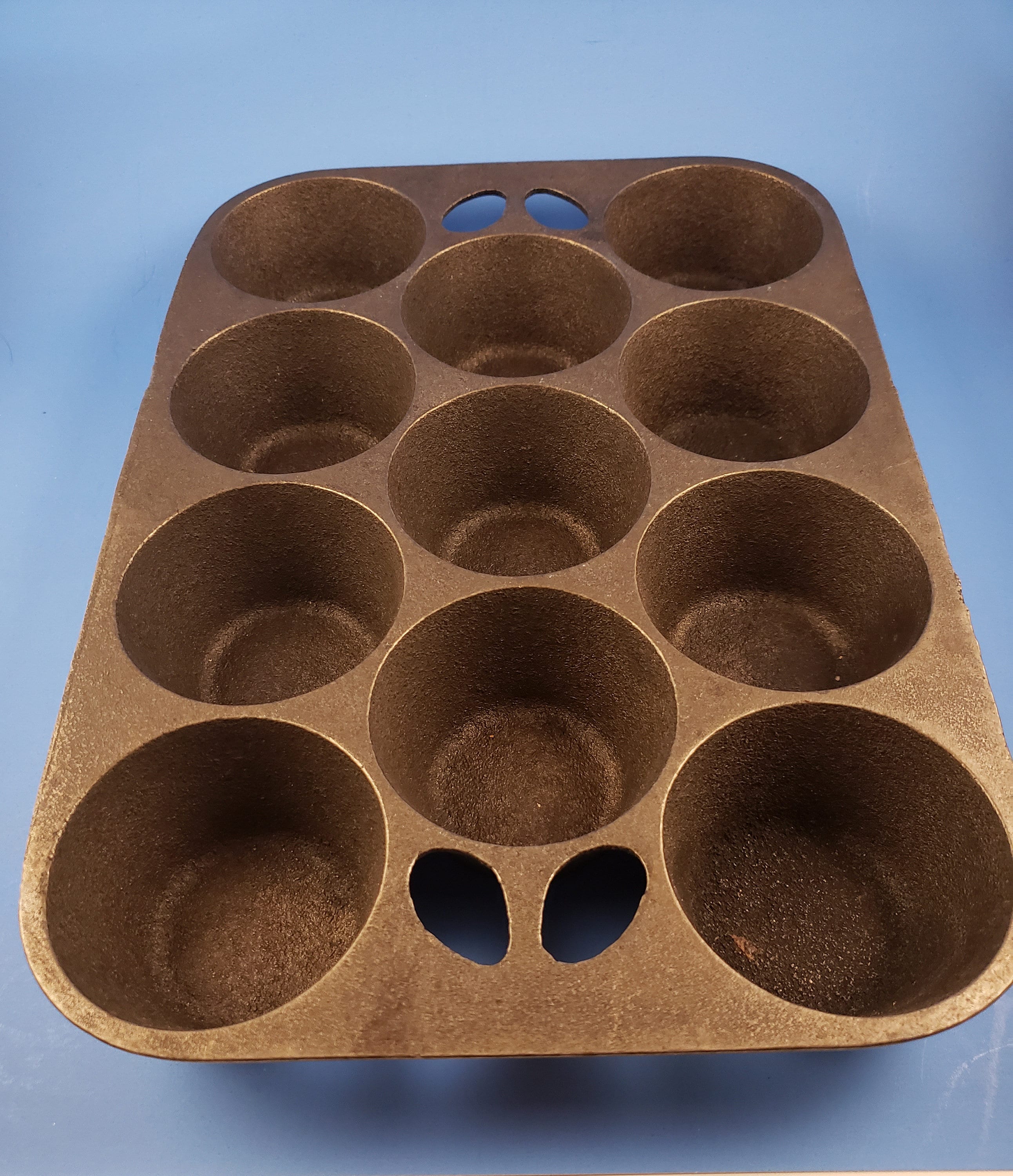 Beautiful vintage cast iron muffin pan. Made is USA marked on Etsy