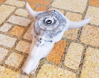 Handmade Black and White Moon Geometric Bull Head Longhorn Ceramic Pipe