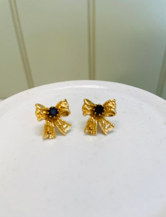Vintage Avon garnet/gold tone dainty bow stud ear… - image 1