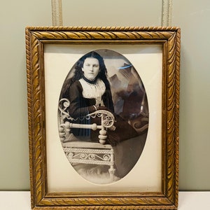 Antique framed photo Cartes de Visite/cabinet card Victorian brunette woman with long hair worn loose. Bubble glass frame. early 1900's
