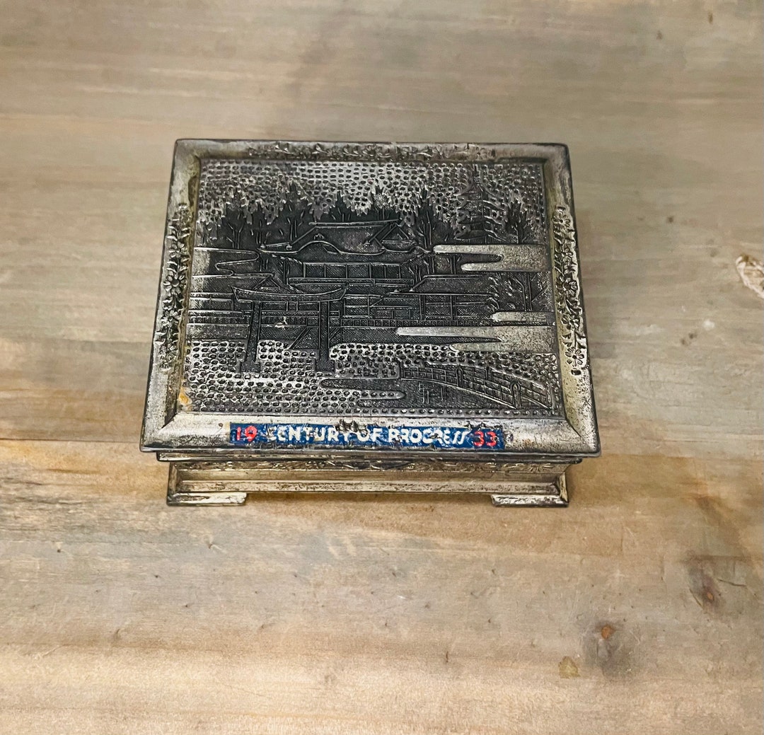 Amazon.com: Hipiwe Vintage Metal Jewelry Box - Oval Trinket