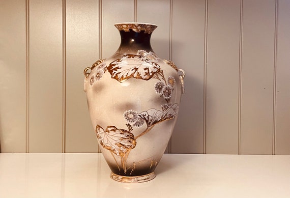 Large Vintage/antique Japanese Satsuma Style Ceramic Vase. Hand