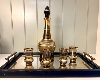 Vintage MCM glass decanter set. Striped decanter and 4 shot glasses. cocktail barware dining entertaining