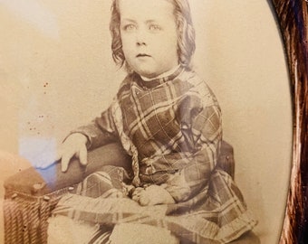 Antique Cartes de Visite/cabinet card burlwood framed photo of Victorian toddler girl. Rare find! Amazing condition. old photos/portraits
