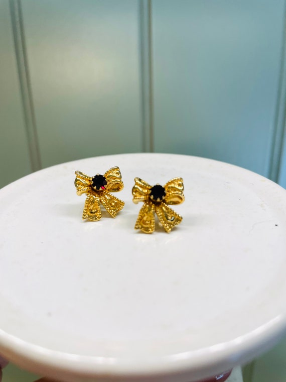 Vintage Avon garnet/gold tone dainty bow stud ear… - image 3