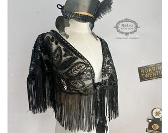 Capa con cuentas y lentejuelas de los años 20: un estilo Art Déco para envolverte en la fiesta de los años 20