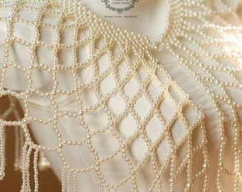 Capa corta de perlas estilo Art Déco: un complemento nupcial de los años 20 para las novias de la época de las flappers.