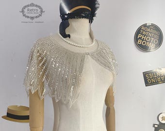 Capa con cuentas y lentejuelas de los años 20: un encubrimiento estilo art déco estilo flapper