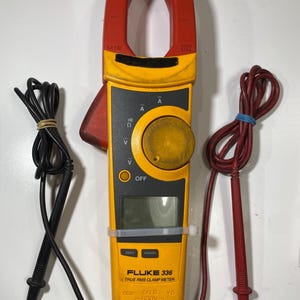 Fluke 336 True RMS Clamp Meter Digital Multimeter With Case Manual Missing Cover immagine 2