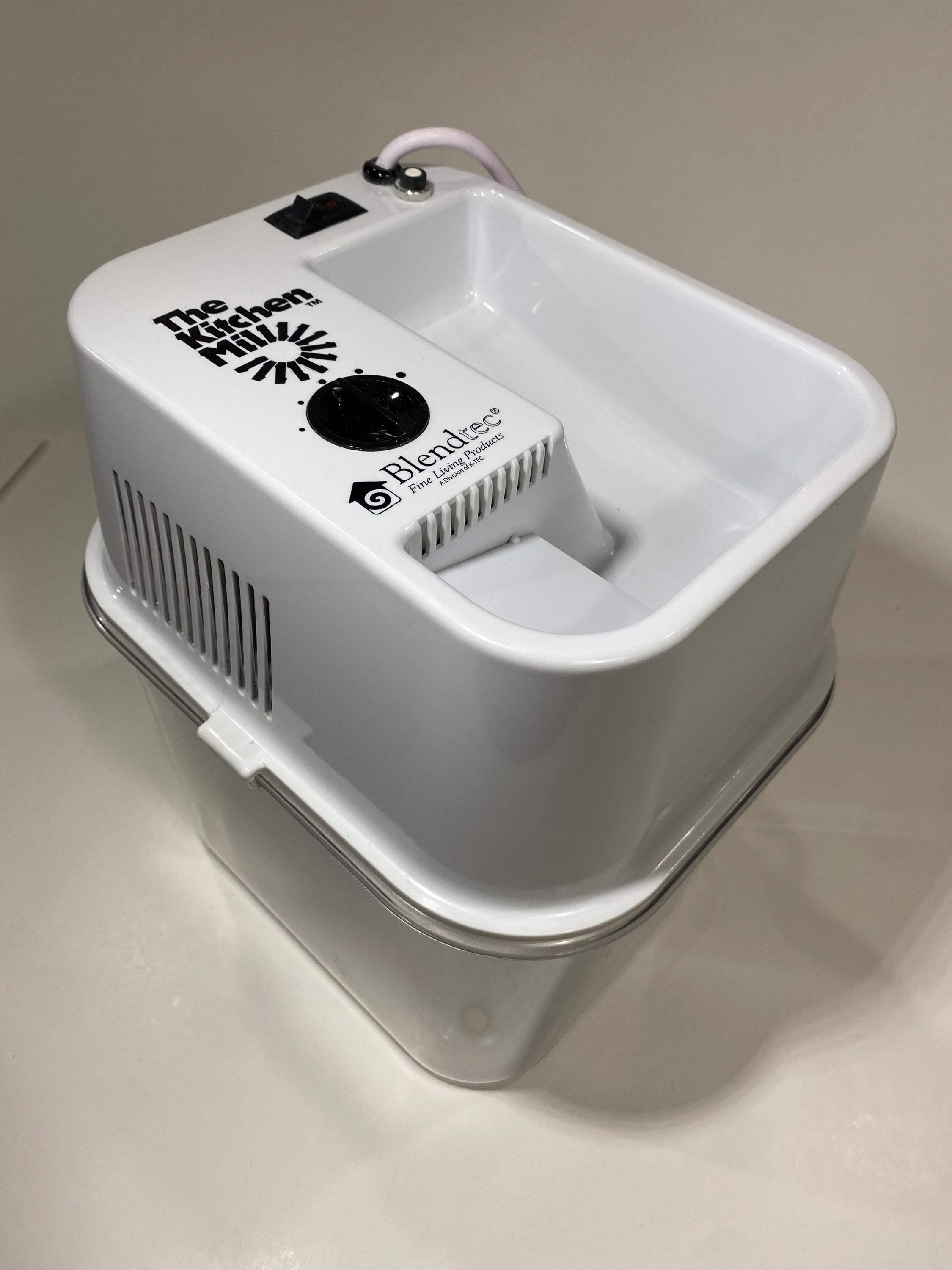 Blendtec Kitchen Mill Model 91 Grain Grinder – Working, Some Flaws