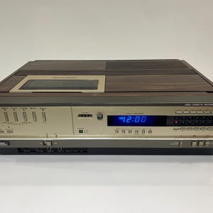Sears Betavision Beta 30118 VCR – Powers On, Tape Stuck, As-Is