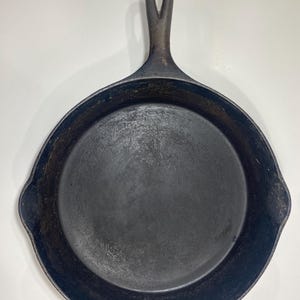 Vintage Wagner Cast Iron Skillet Fry Pan 11 Inch x 2.75 Inch Collectible Cookware