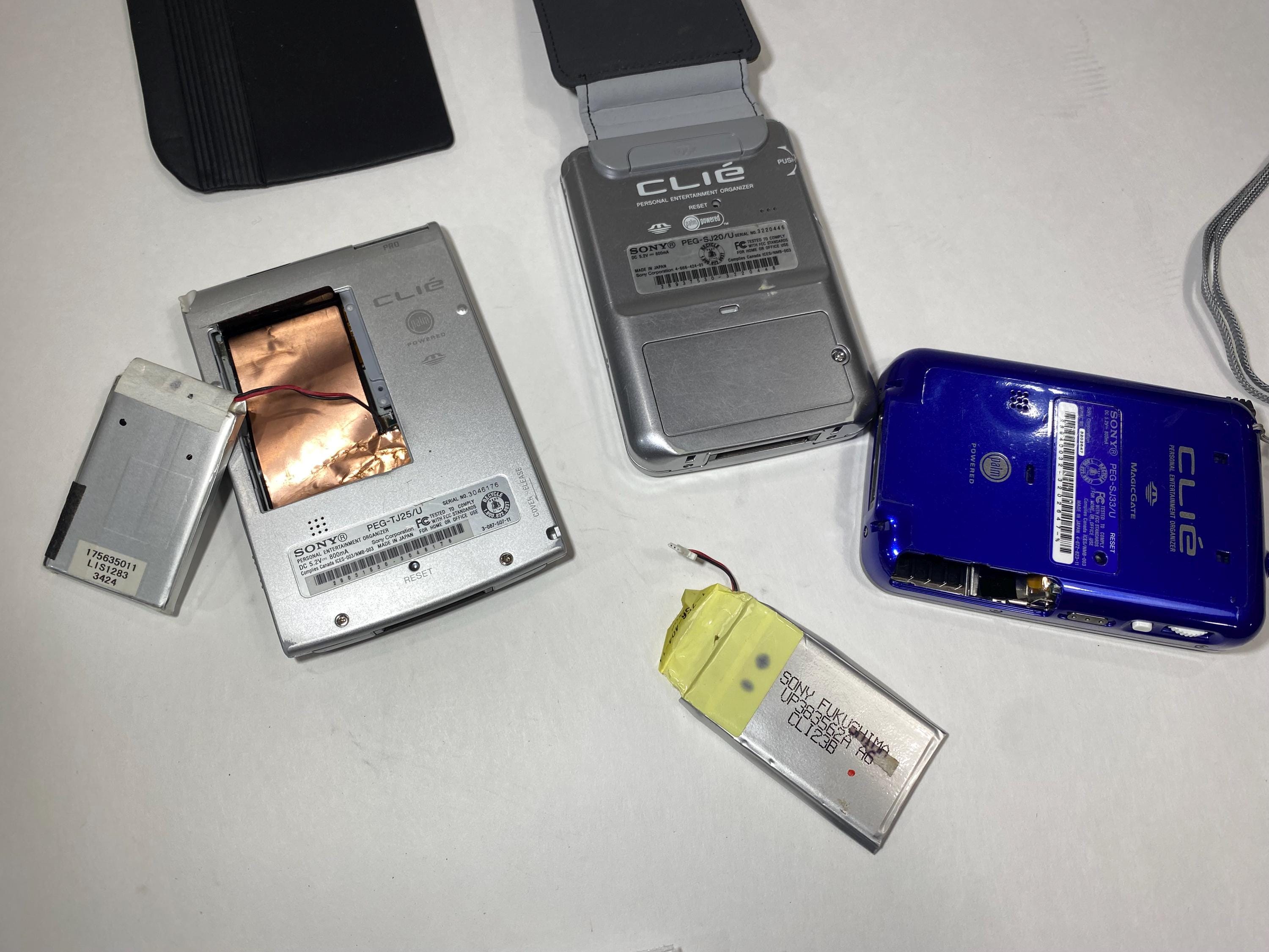 Lot of 3 Sony CLIE Pdas Peg-tj25/u, Peg-sj20/u, Peg-sj33/u, for