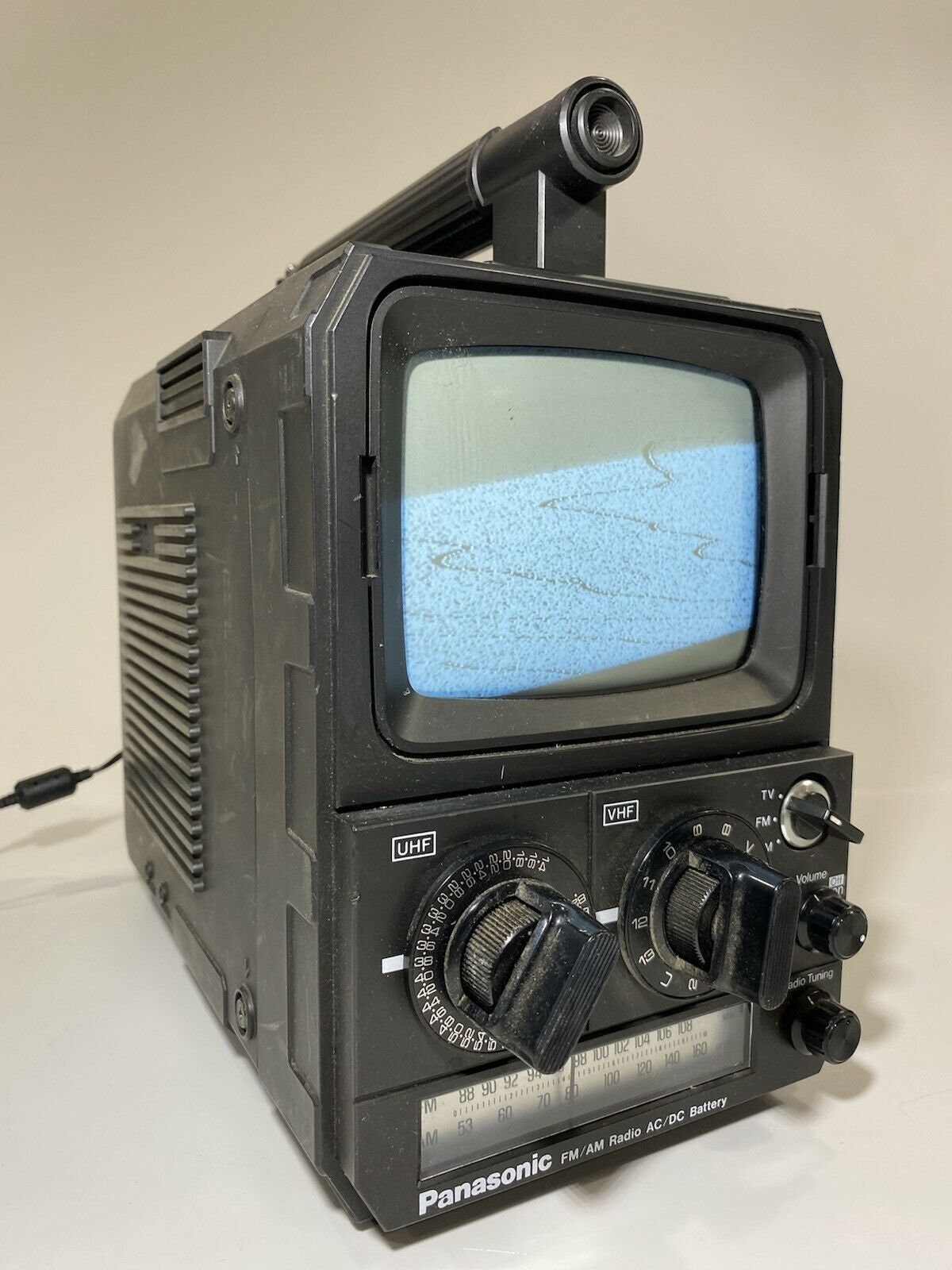 Vintage Little Box ANALOG 1980's RCA Box 9" Portable TV AER-097Y  B&W Black Prop