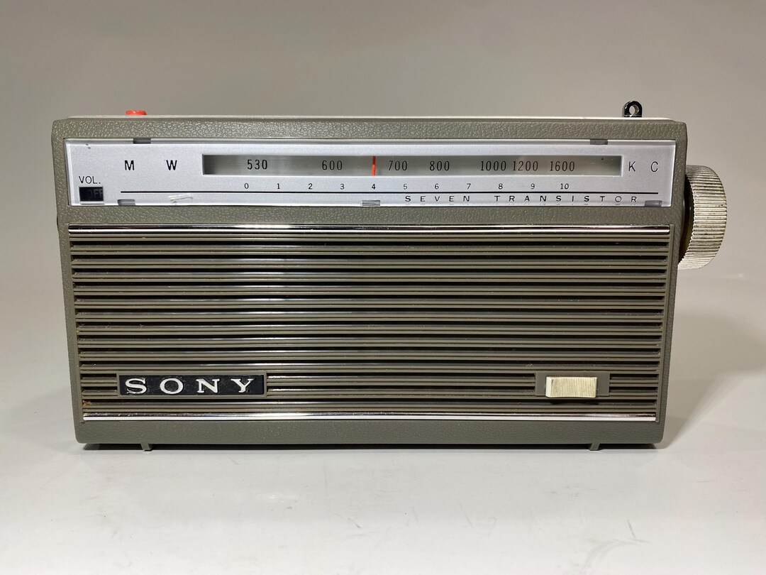 Vintage Sony Seven Transistor Portable Radio Model TR-752