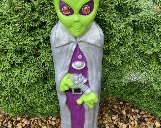 Half Blow Mold of Green Alien in Cloak With Light up Eyes Halloween ...